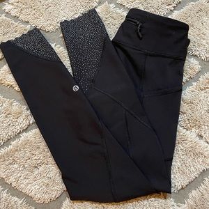 EUC size 4 black Lululemon leggings with pockets